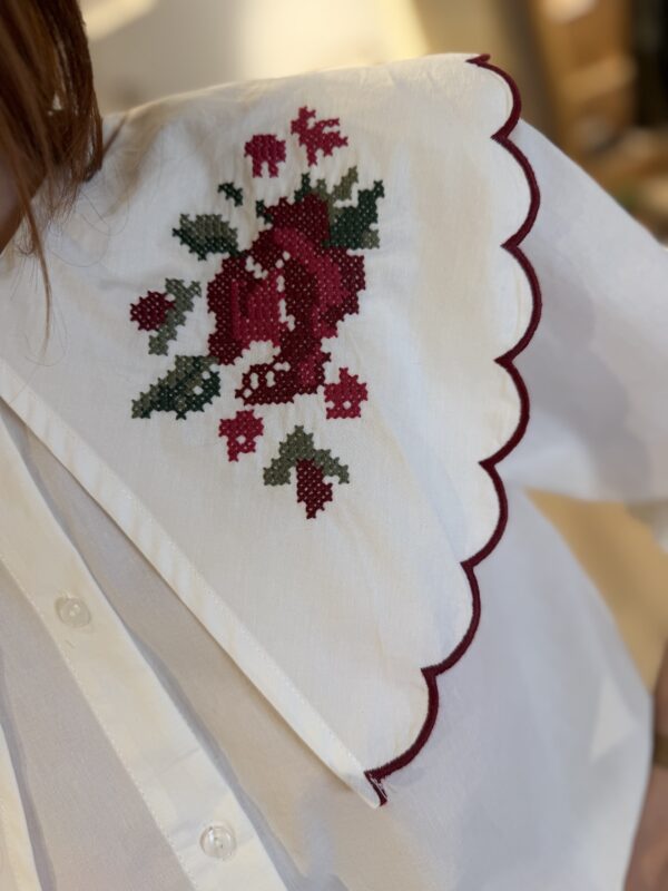 Camisa cuellos bordados zoom