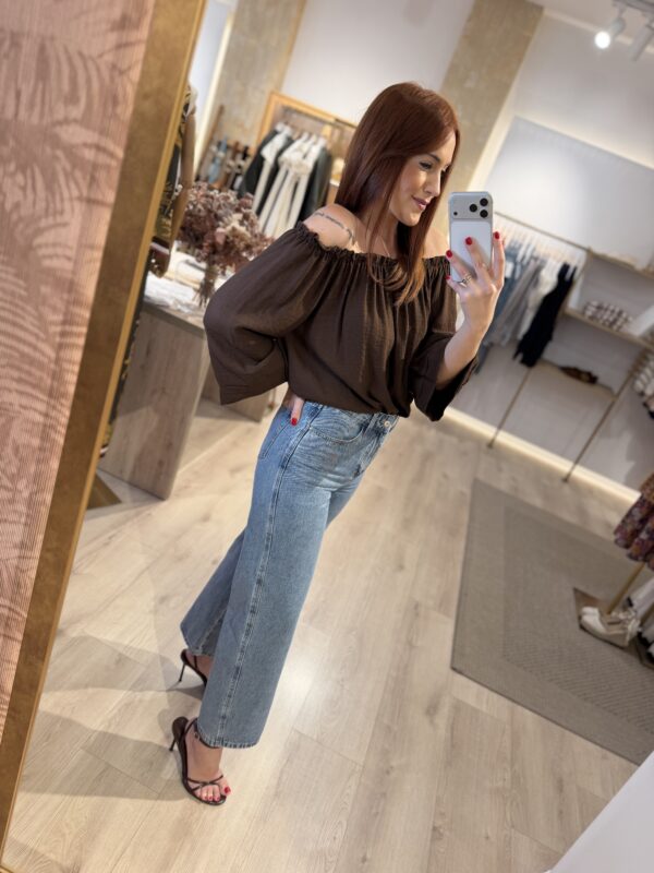 Jeans cropped wide.