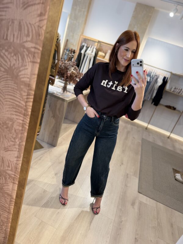 Sudadera Faith marrón,