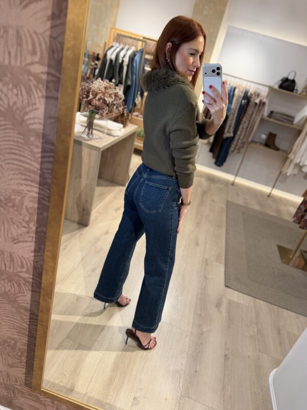 Jersey cuello pelo verde.