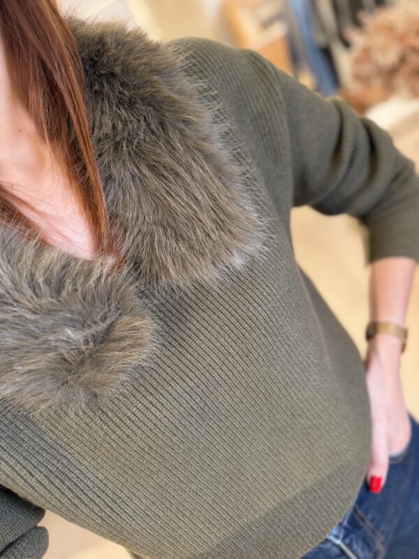 Jersey cuello pelo verde zoom
