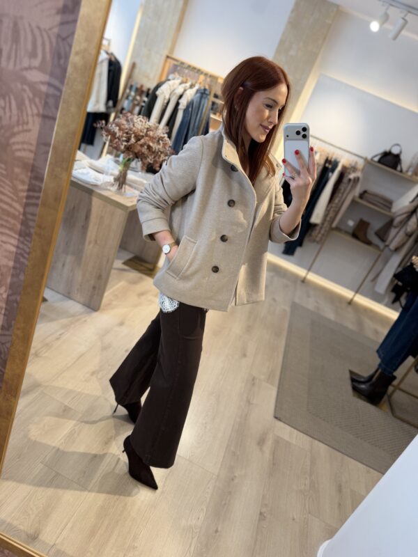 Abrigo corto beige-