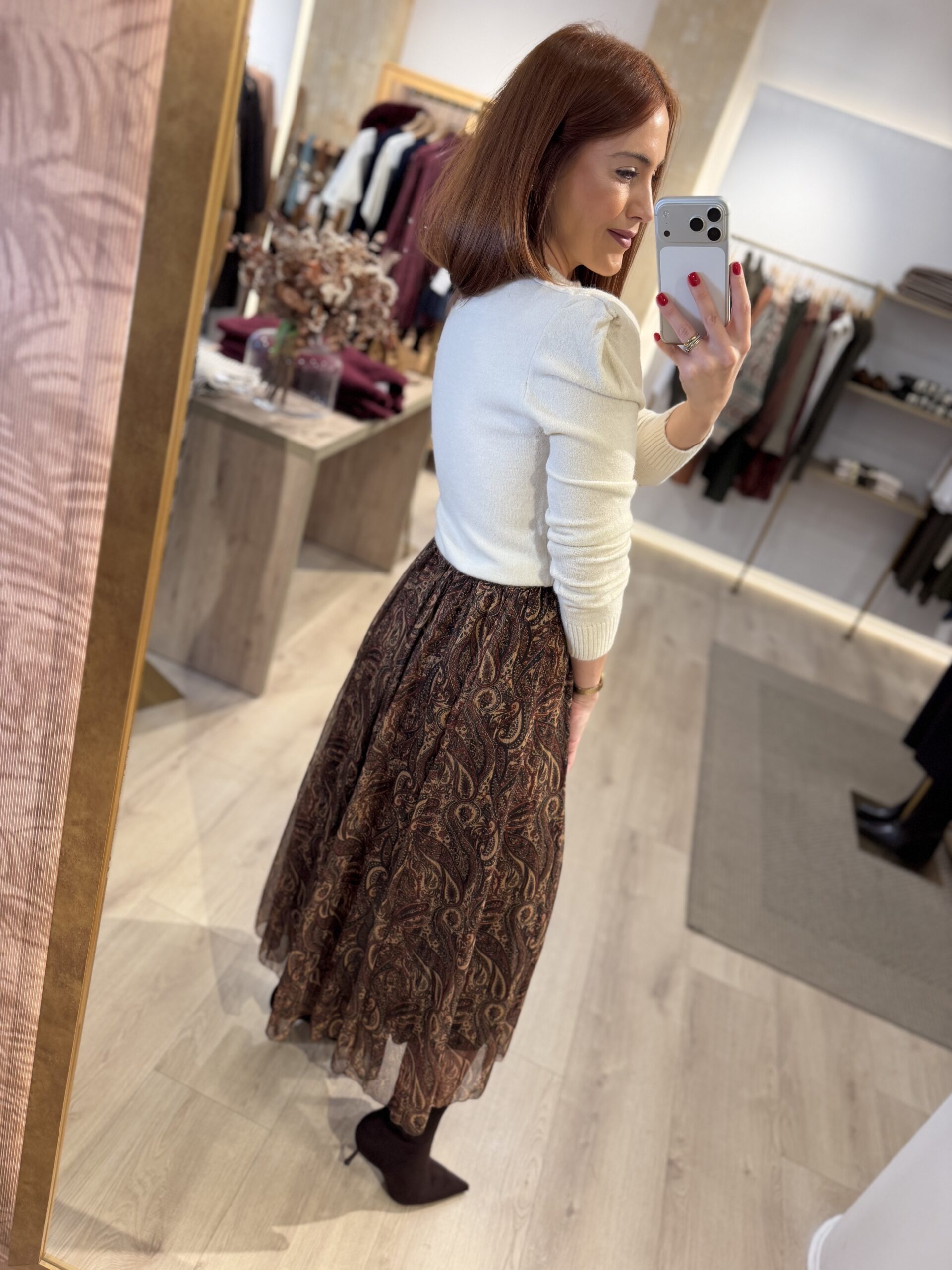 Falda midi estampada marrón,