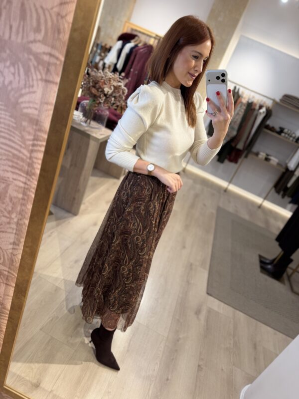 Falda midi estampada marrón.