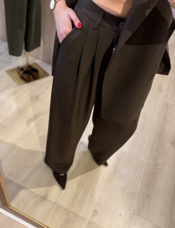 Traje marrón oversize pantalón